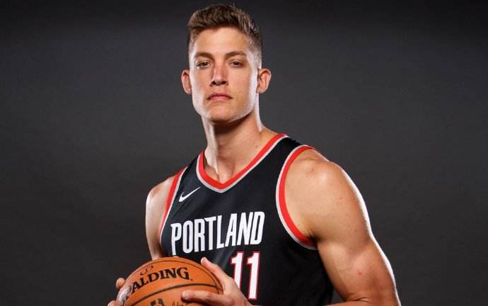 【nba2kol2】蹭热度球员推荐:掌握了他的投篮包你就是最准3分c