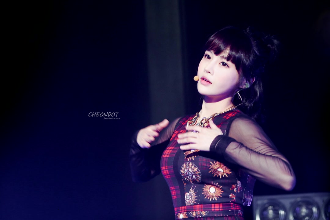 【tara || 吉他弹唱】宝蓝珍藏饭拍照片合集_哔哩哔哩 (゜-゜)つロ