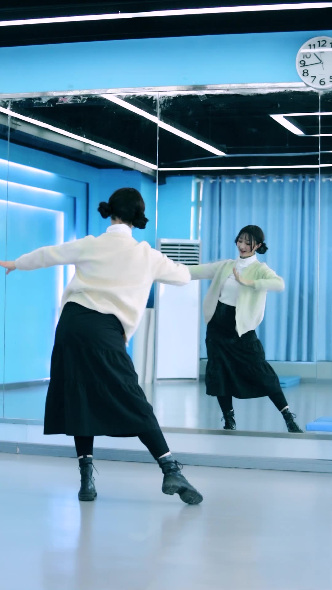 《火红的萨日朗》镜面教学【单色舞蹈】幼师舞蹈_哔哩哔哩 (゜-゜)つ