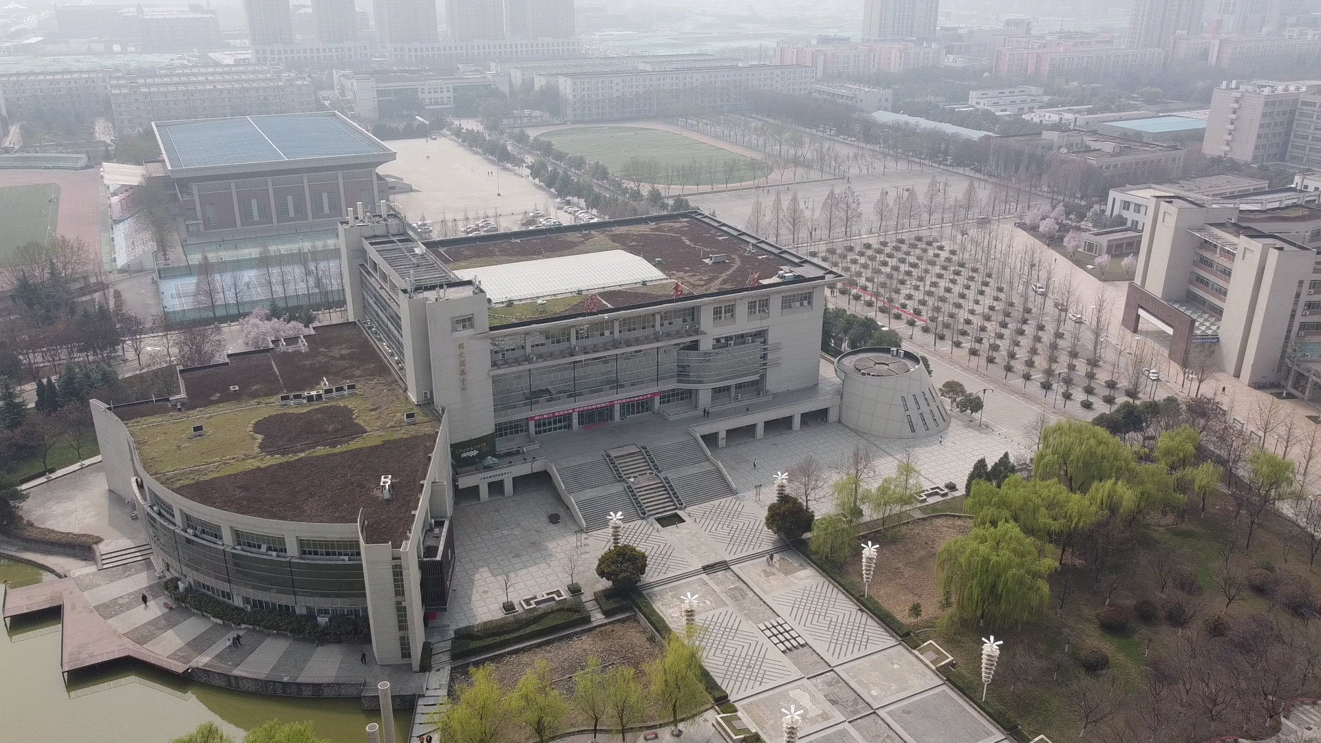 西安郵電大學圖書館航拍