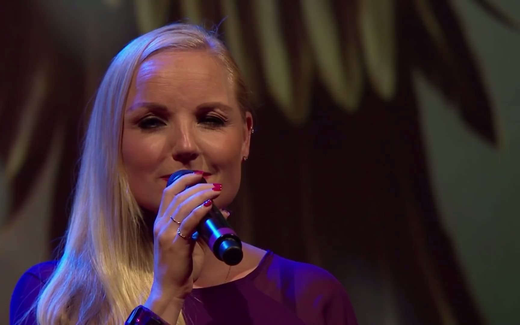 [图]Brian May & Kerry Ellis - No One But You - Live At Montreux 2013