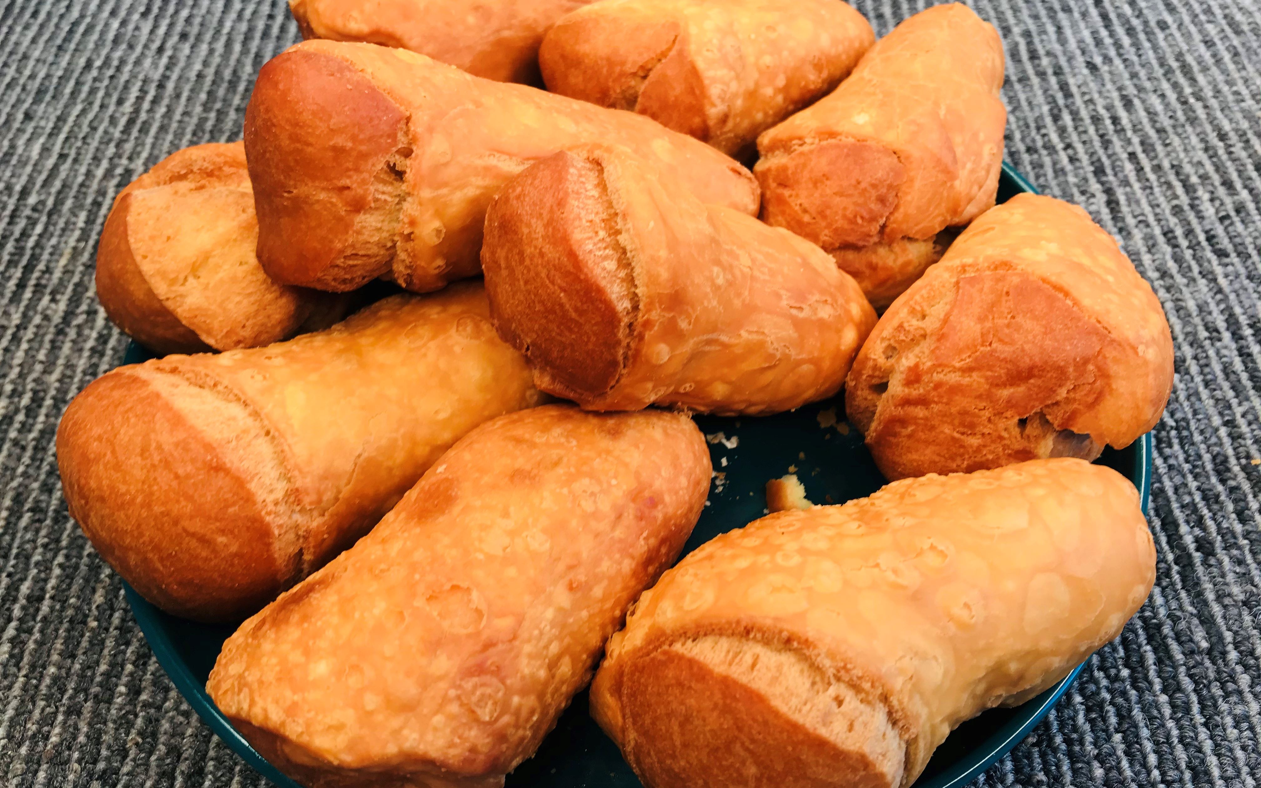 用鸡蛋和面粉做"素鸡腿",孩子说比真鸡腿还好吃,香甜酥脆