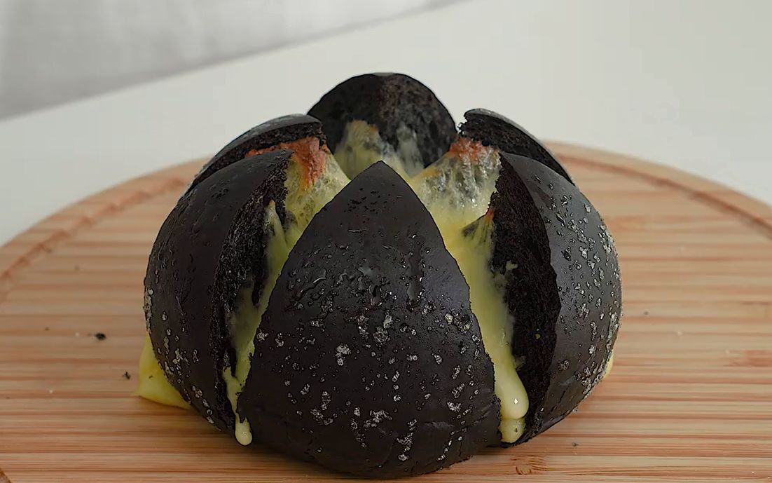 好吃到哭的墨鱼芝士爆浆面包,口味独特,松软耐嚼!