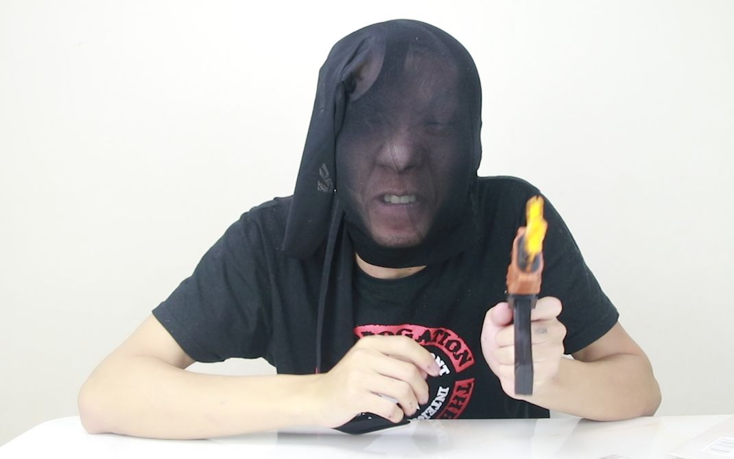 模仿电影中罪犯头上套丝袜是一个什么样的感觉