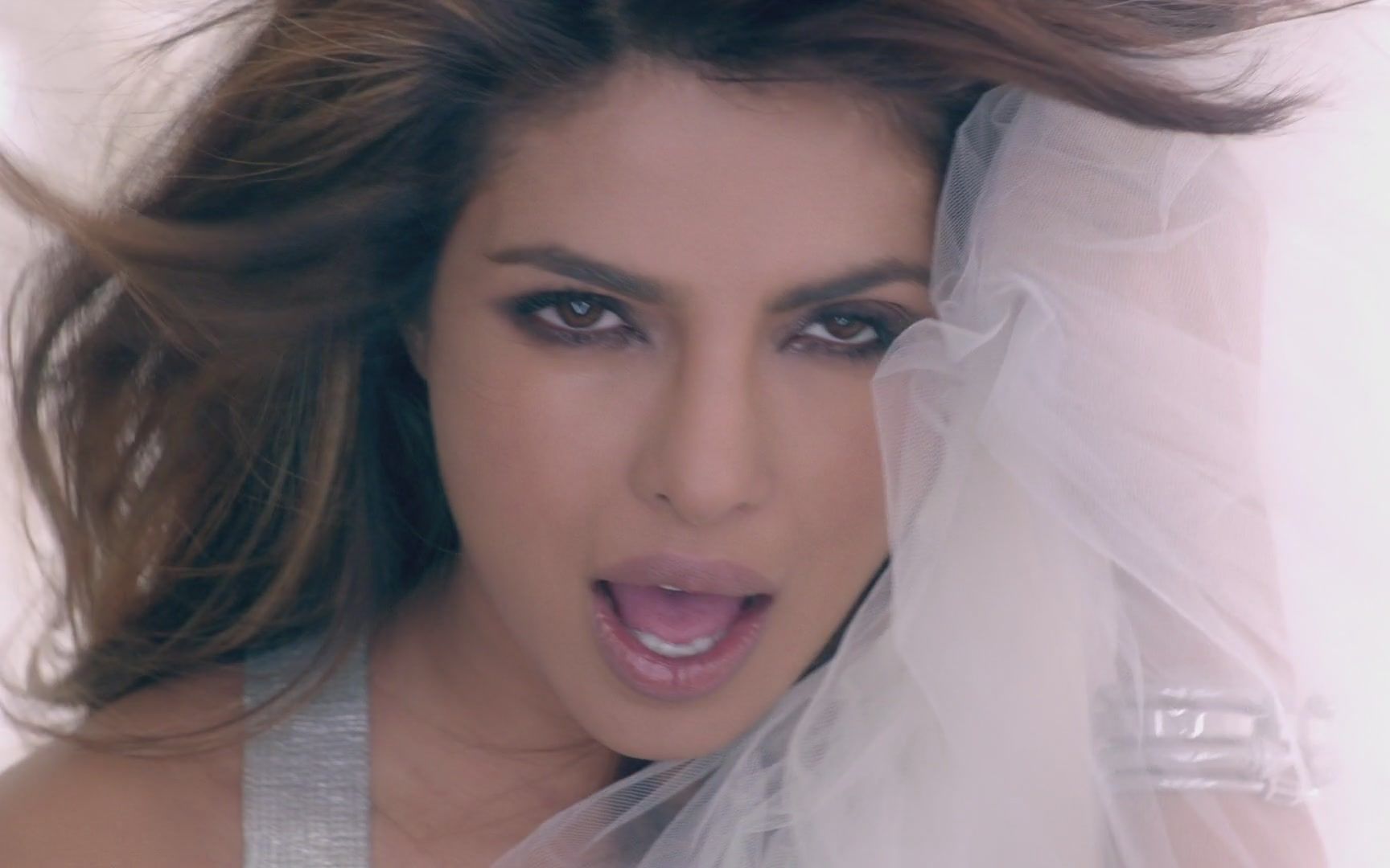 [图]印度歌舞MV Priyanka Chopra - I Can’t Make You Love Me