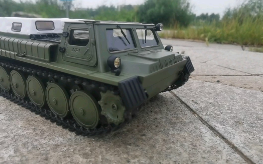 苏联履带式装甲运兵车图片