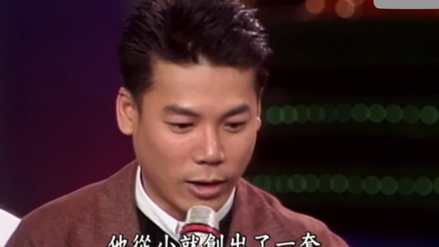 巫启贤大哥与陈明真小姐搭档卖膏药,菲哥直夸有模有样,将来饿不死