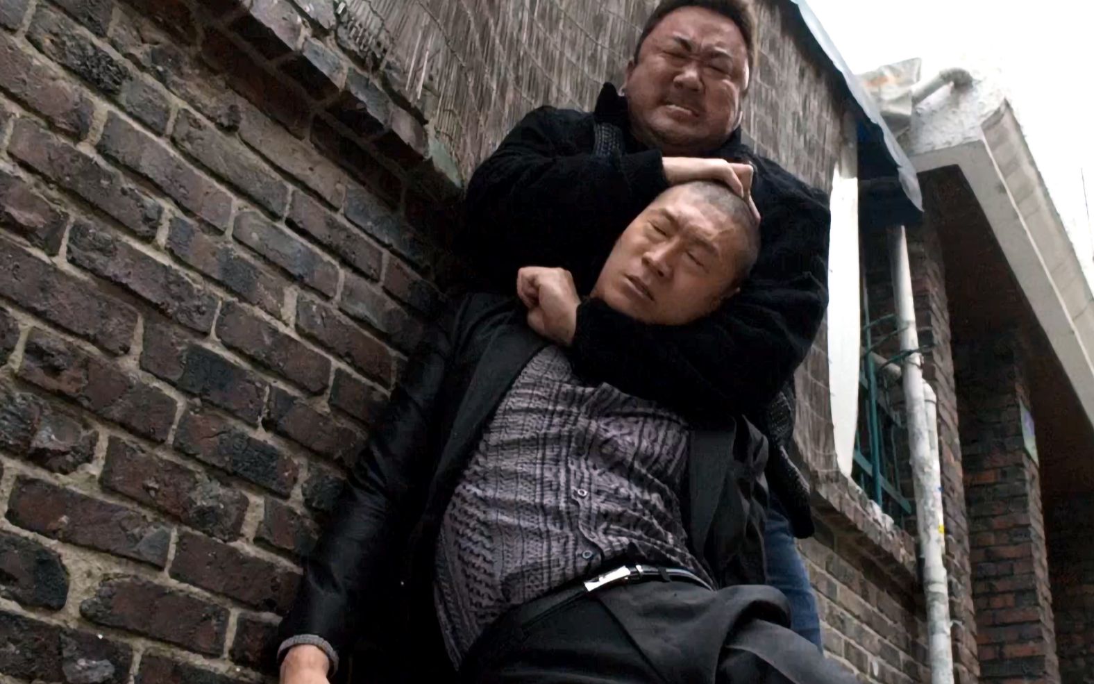 刑警马东锡抓歹徒使出锁喉功制服歹徒动作电影