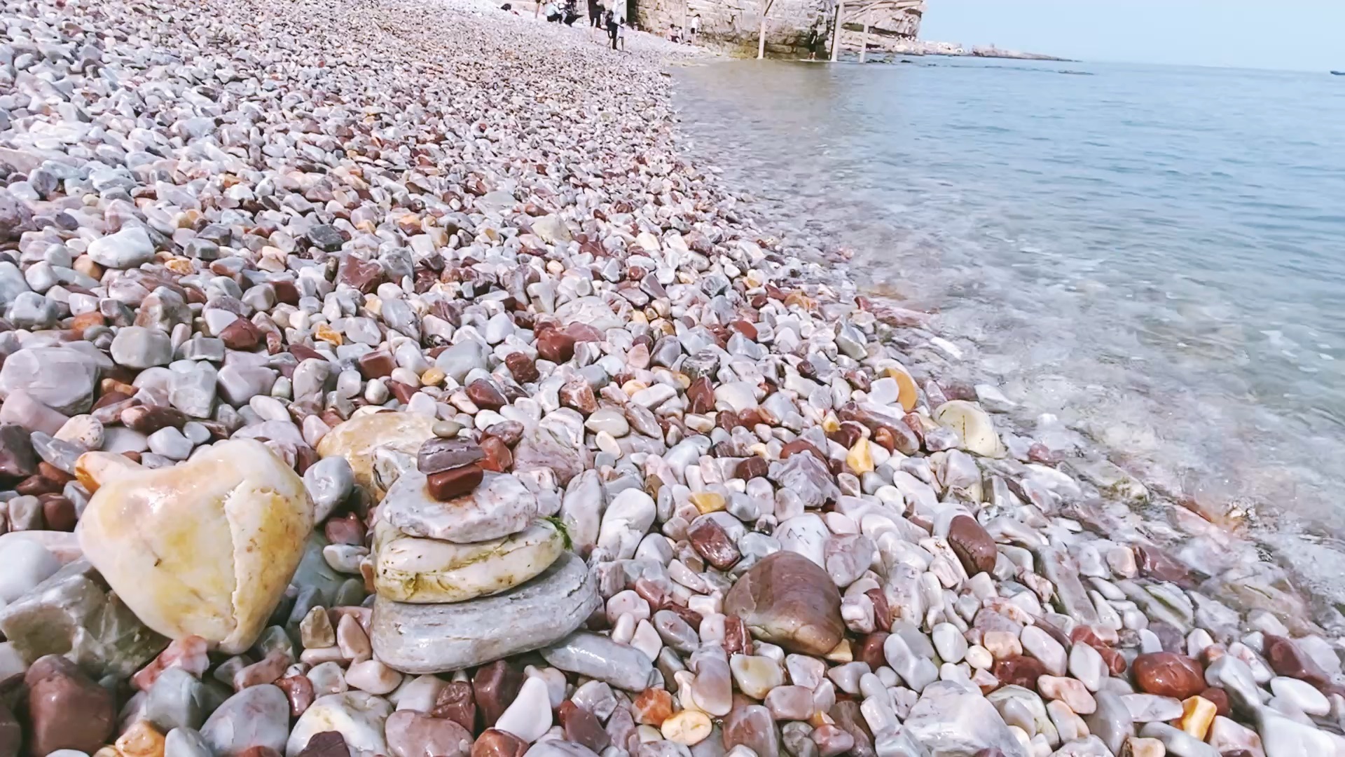 在山东省蓬莱市长岛,多属于球石滩.一起来听海浪的声音叭