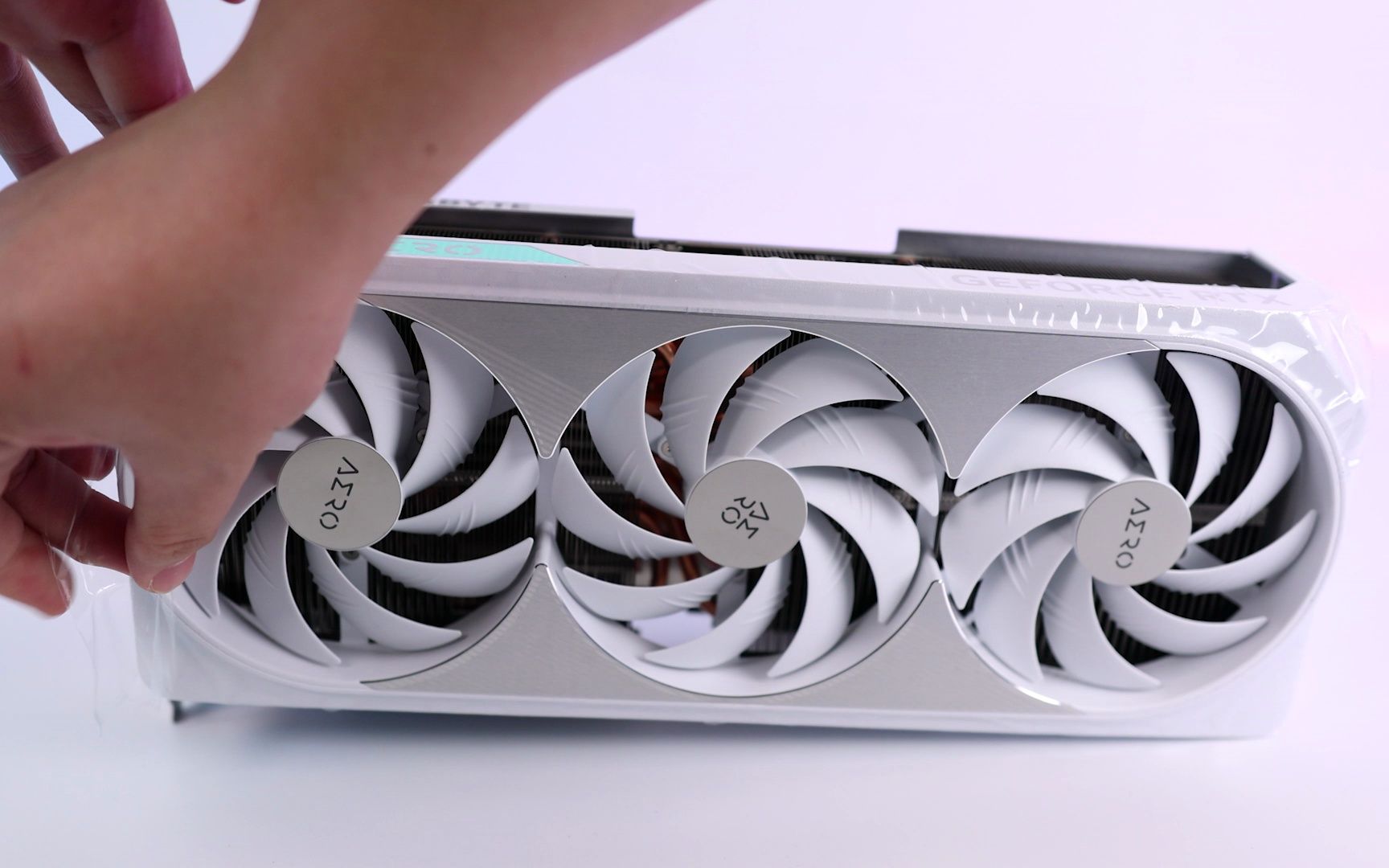 沉浸式欣赏aero 4090雪鹰,颜值担当,"白"里挑一!