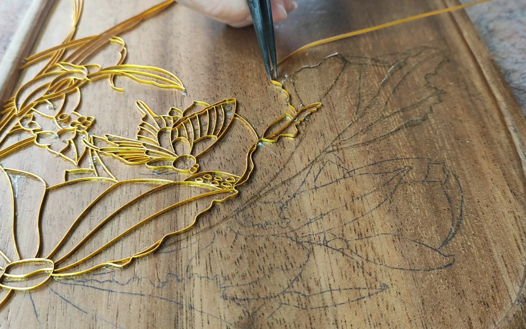 掐丝珐琅艺术:悠闲时光,亲手制作茶盘