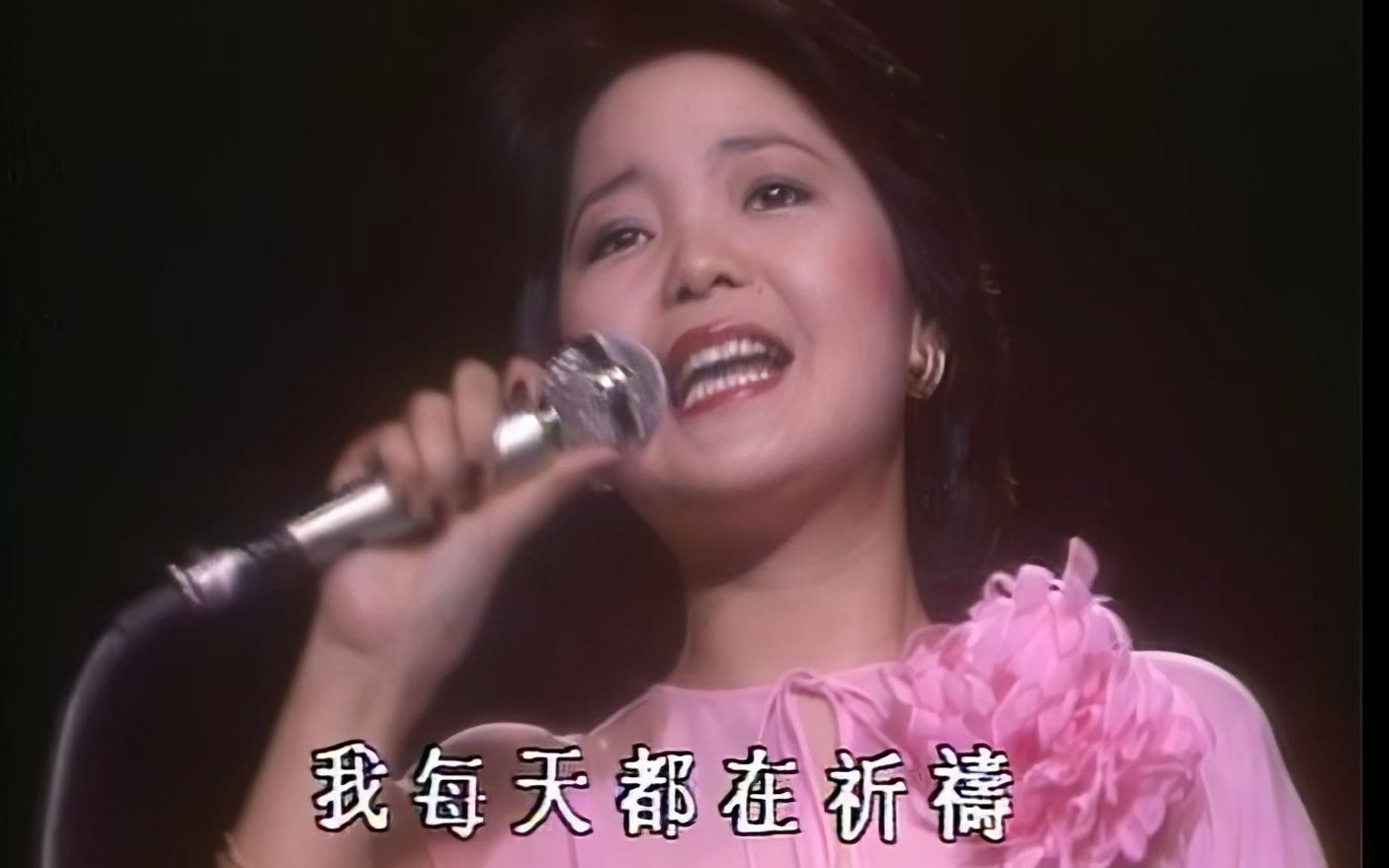 [图]1976 邓丽君 香港利舞台演唱会实录【高清修复】