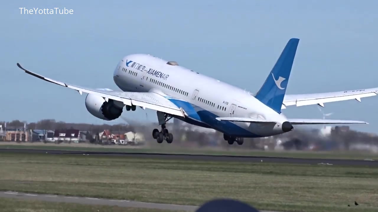 厦门航空波音787阿姆斯特丹机场起飞