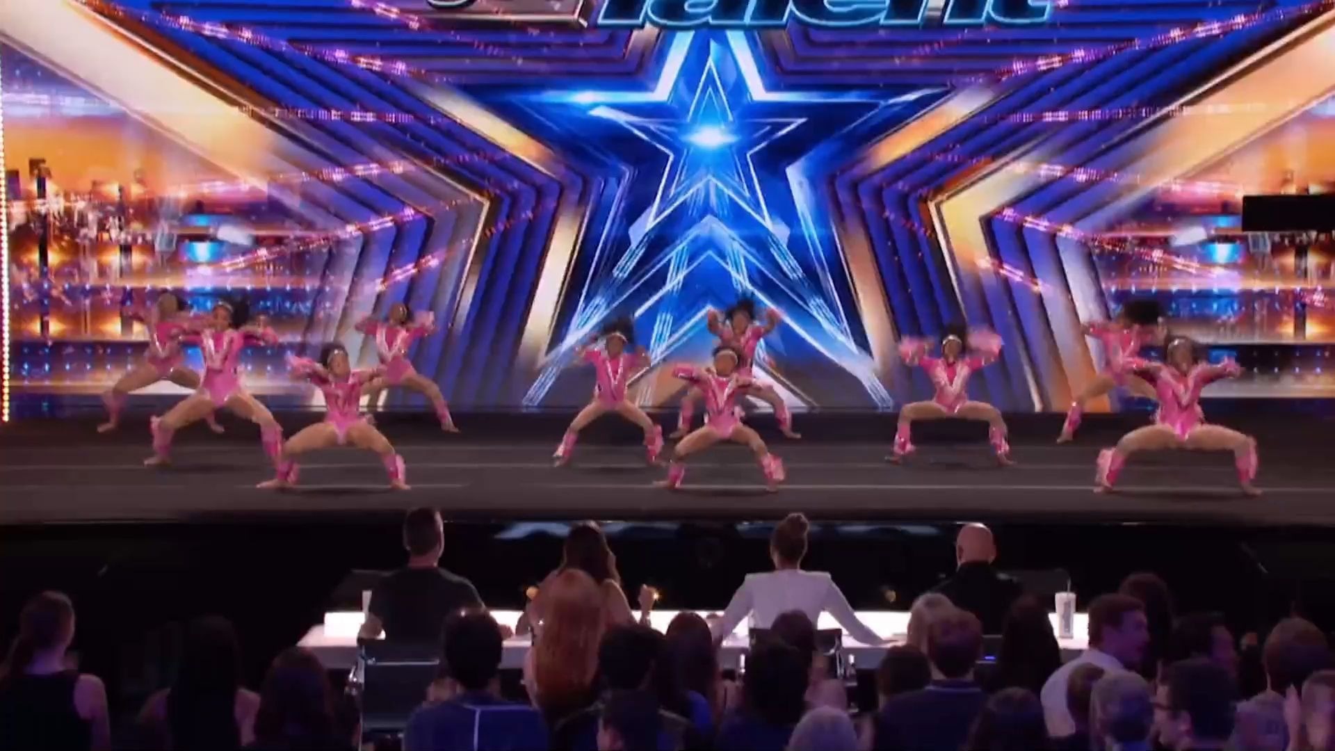 美国达人秀:edt舞蹈队能否成为星光大道闪耀的明星