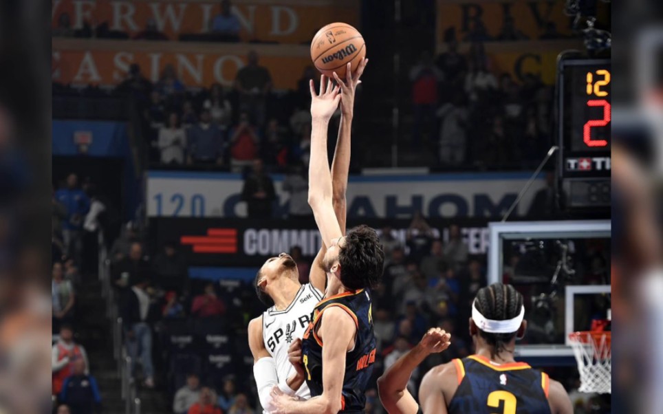 又一幅世界名画!文班亚马霍姆格伦跳球,筷子兄弟身高加起来4米4