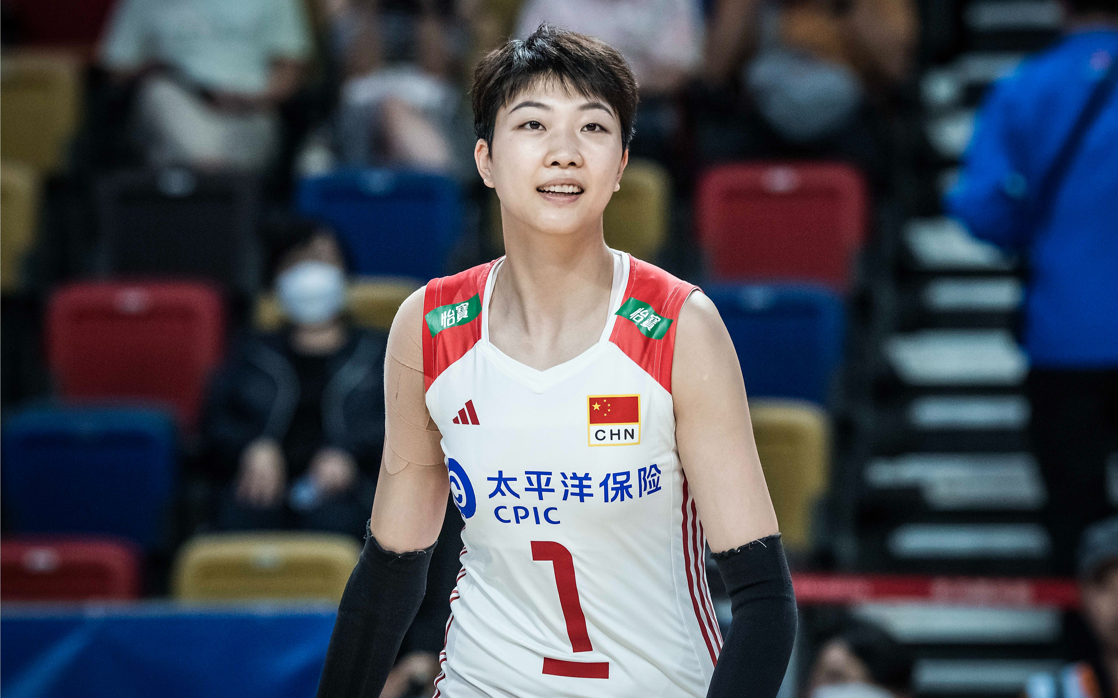 中国女排0-3数据分析!7名主力仅一人及格,输球不怪李盈莹