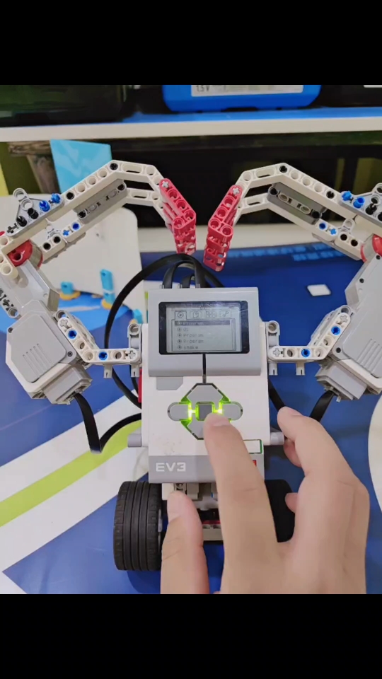 ev3 比心机器人,是心动的感觉!