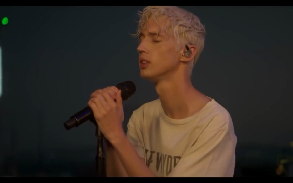 [图]Troye Sivan《Animal》最好的现场之一。这首Animal是戳爷写给自己的心爱之人，每一句都流露出心中最真挚的爱意。