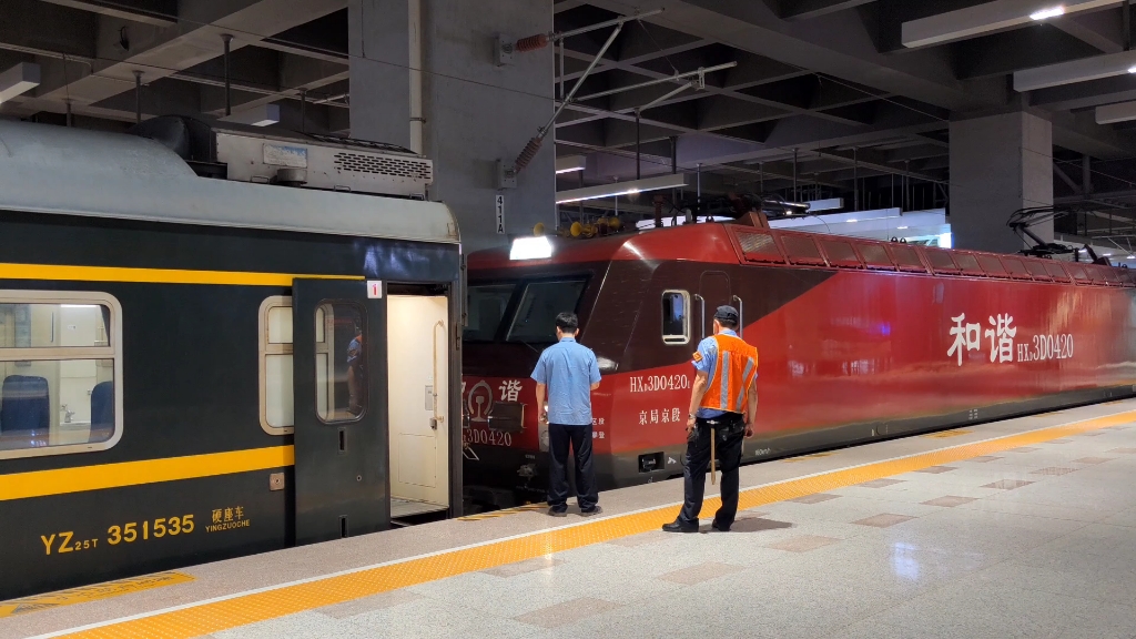 z206/7次列车在北京丰台站换挂