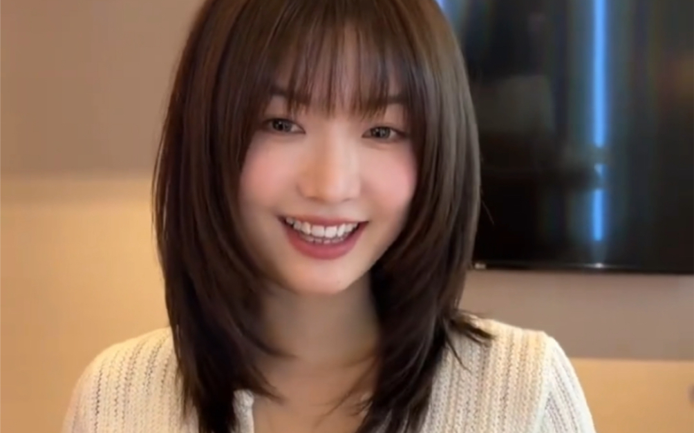 圆脸的我,剪完这款头包脸发型,感觉回到了18岁