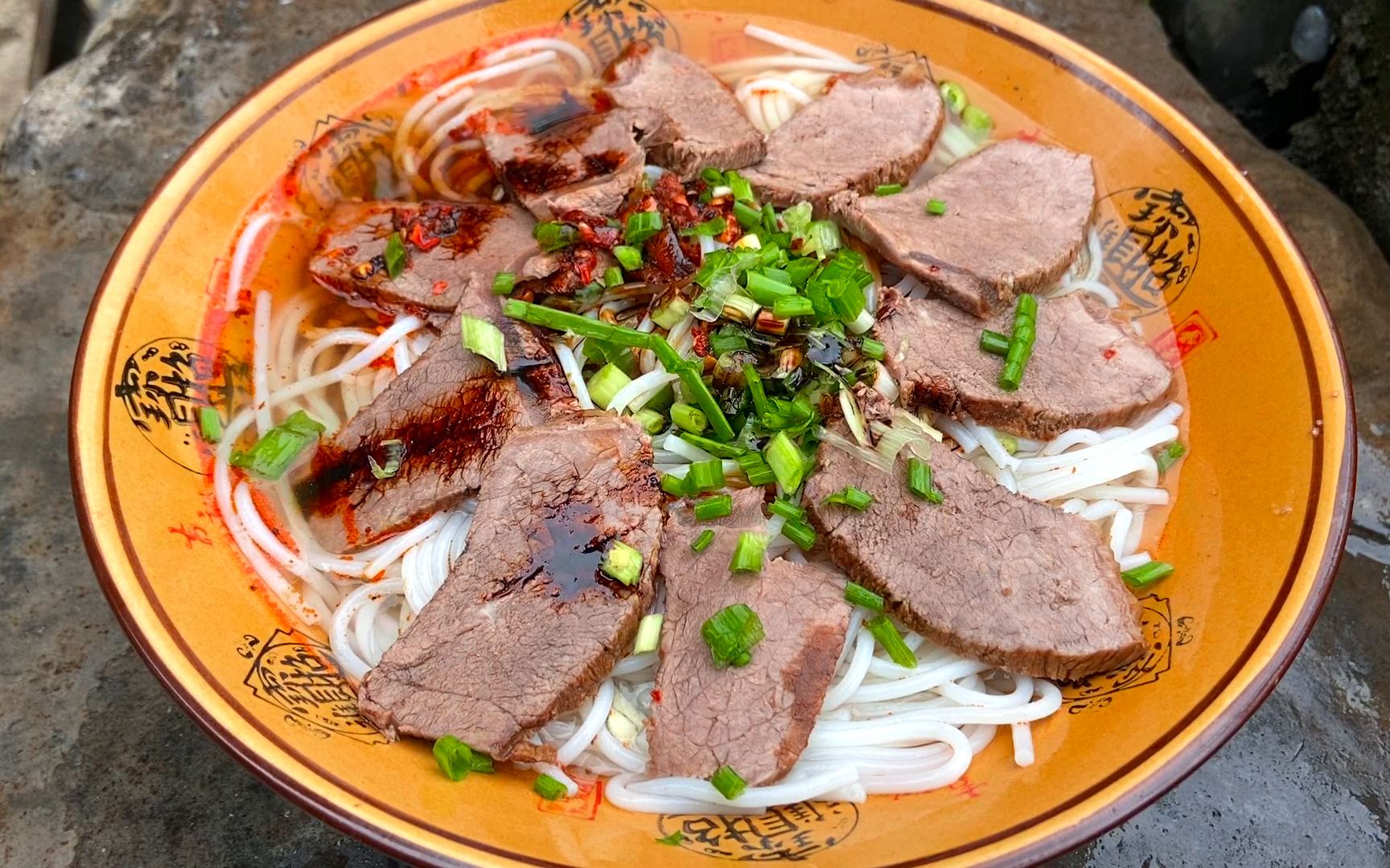 用现割的新鲜牛肉做牛肉粉,没有注水的牛肉真难找