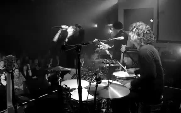 [图]The Dead Weather - Die By The Drop (Live from Third Man Records)