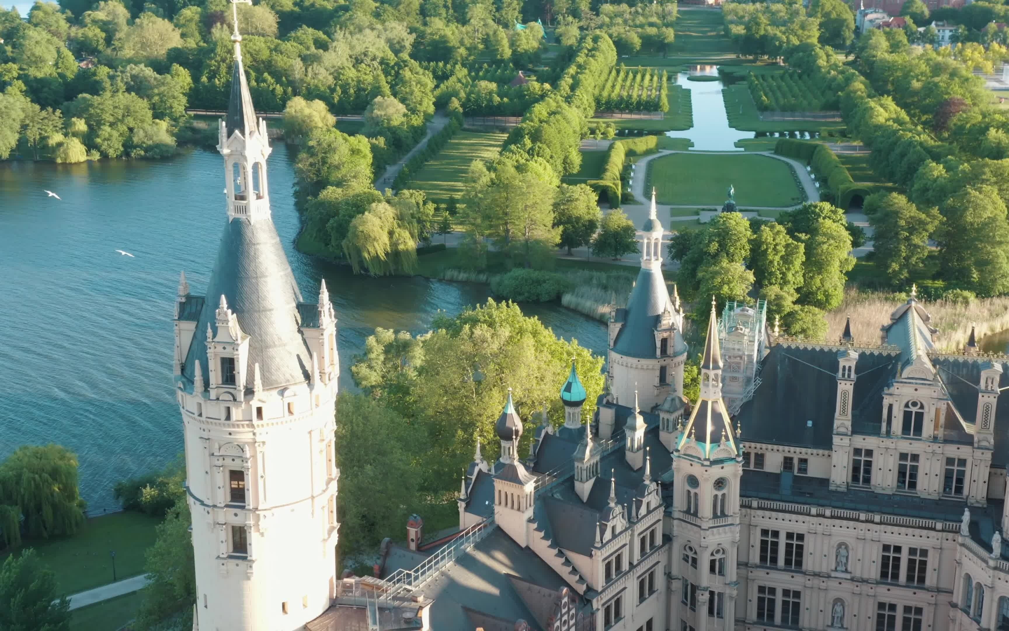 什未林99-城堡的景色一览【4k航拍】_哔哩哔哩 (゜-゜)つロ 干杯