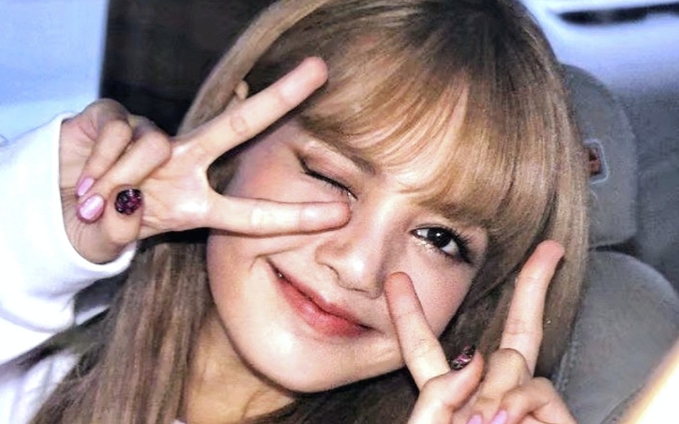 喜欢lisa像修勾一样的灿烂笑容