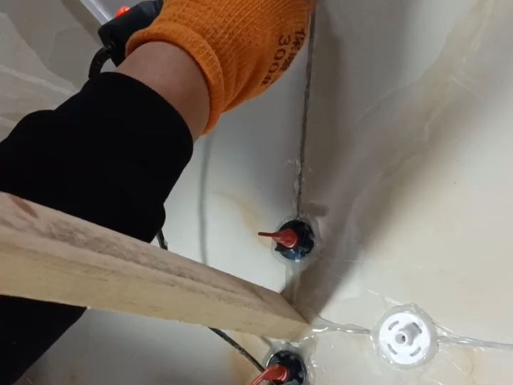 家里瓷砖地面空鼓怎么修 瓷砖地面空鼓怎么修复