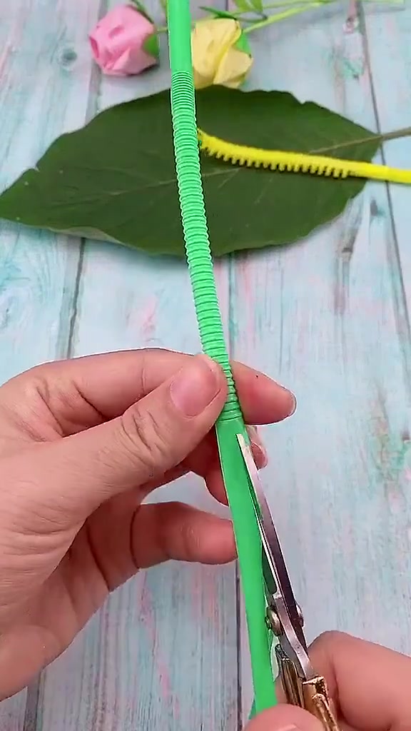 喝完饮料吸管了别扔了吧!做个会动的毛毛虫哄娃用【春日须尽欢】