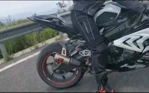 Скачать видео: 哪款声浪是你的菜？790duke VS S1000RR，AR VS 天蝎。