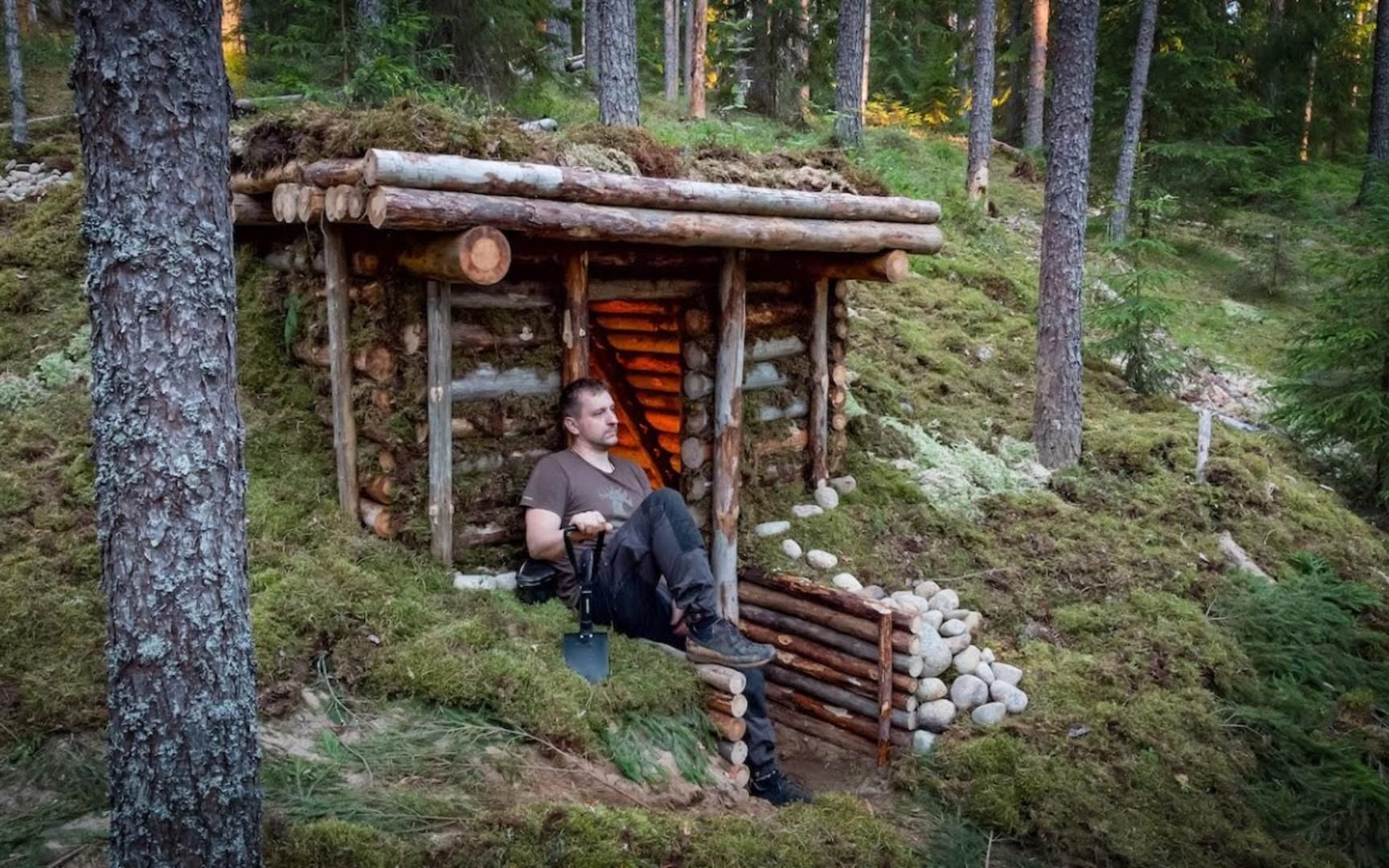 野外建造,男子搭建了最坚固的荒野木屋,豺狼虎豹来了也无可奈何