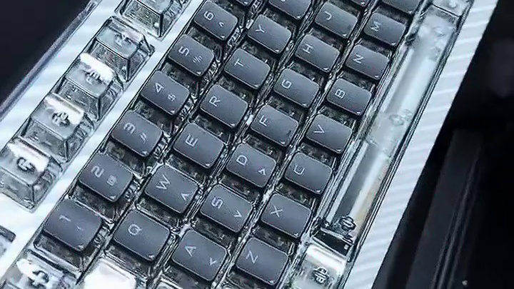 ROG夜魔键盘：专业电竞利器，开启疯狂游戏模式