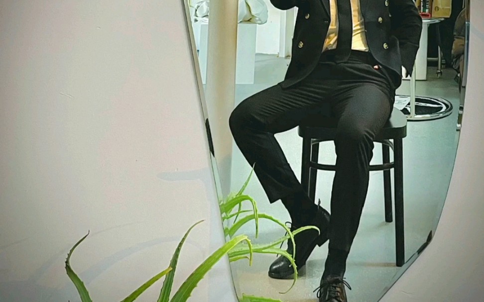 奶味的白袜体育生vs蒜味的西装肌肉狼