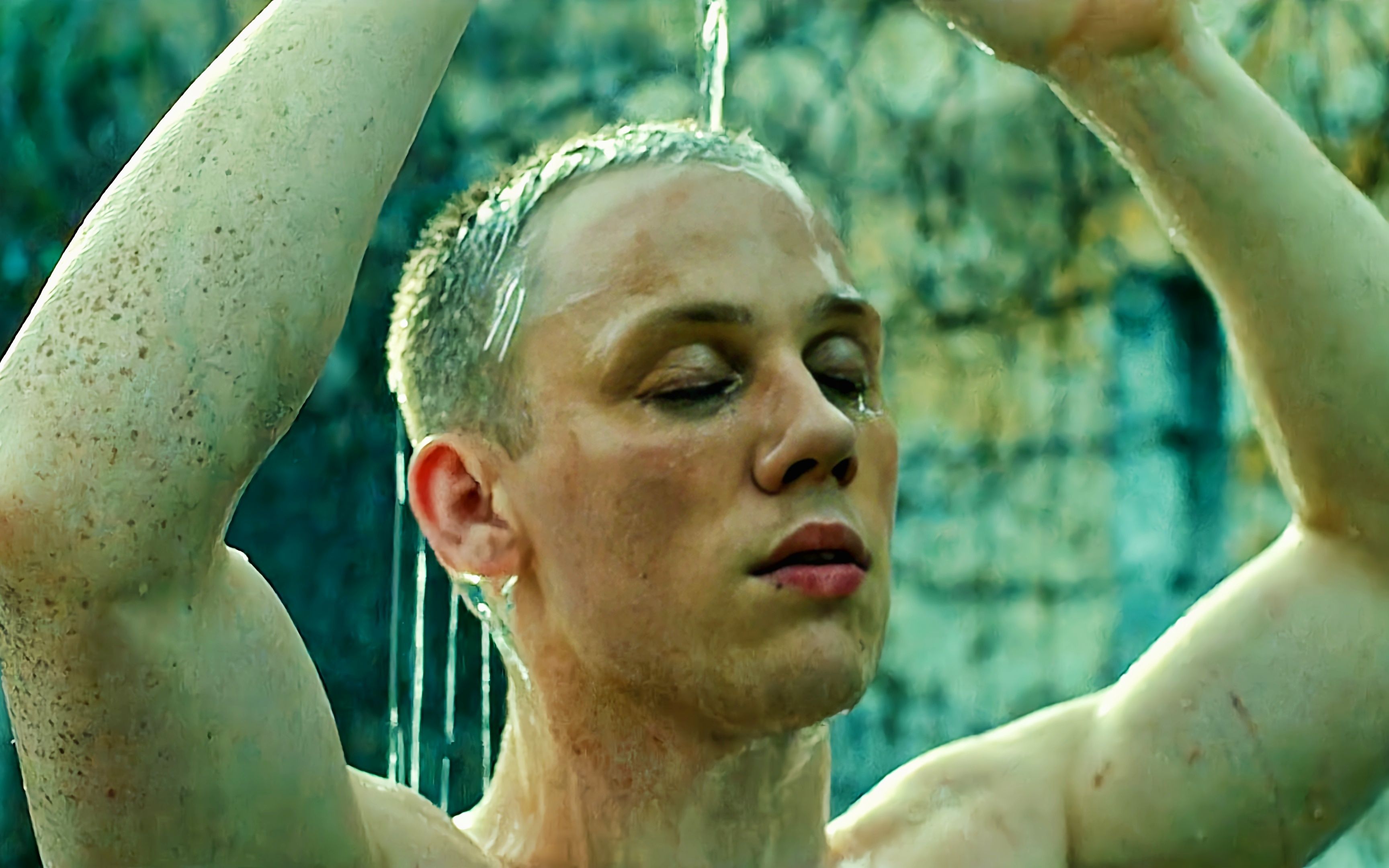 是监狱中任人欺负的弱鸡,凭借强大的意志,竟逆袭成为大哥《炼狱信使》