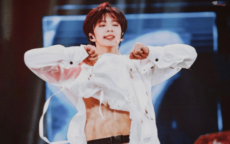 刘耀文衣摆掀起的角度恰到好处极致诱惑