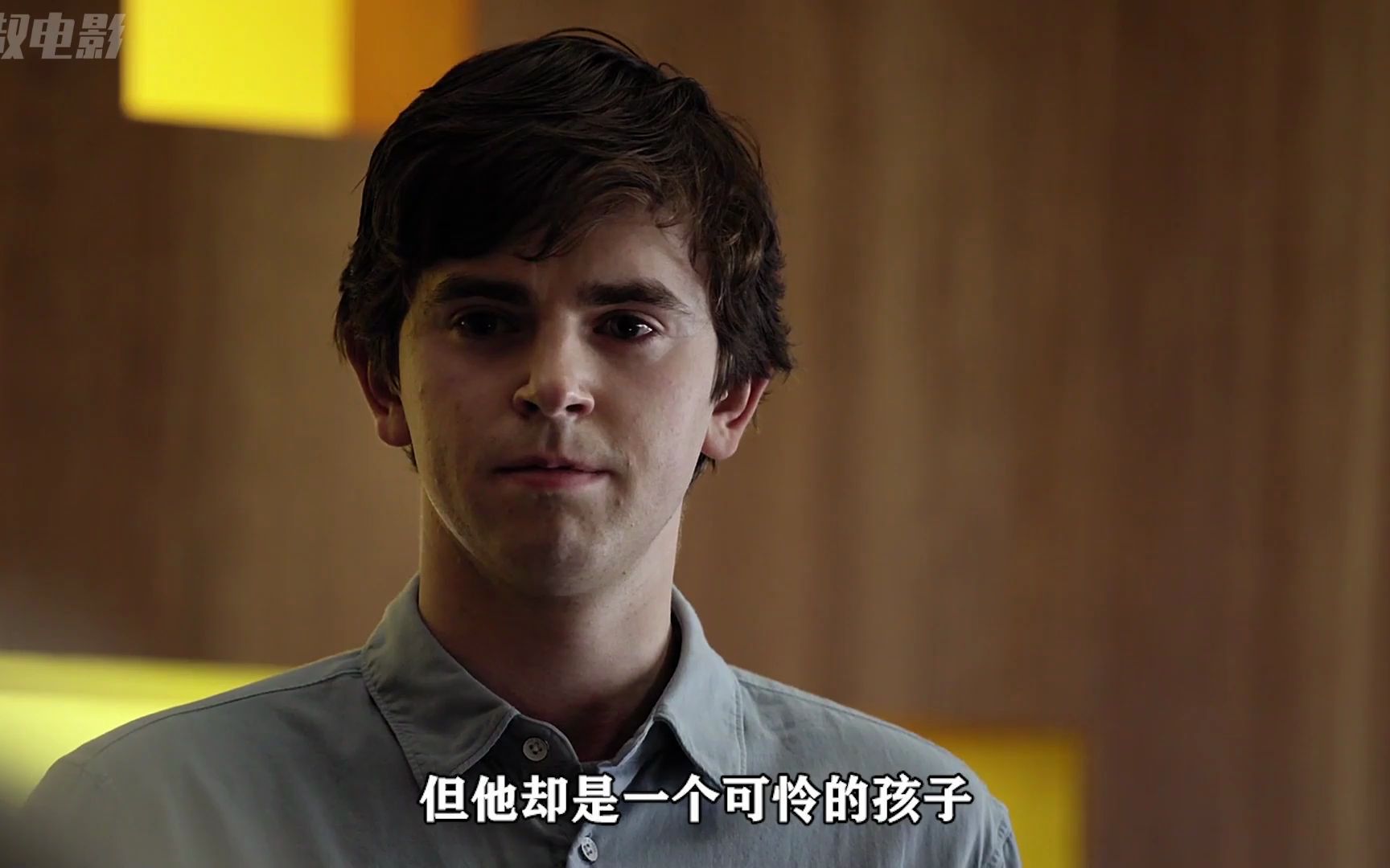 天才医生肖恩机场救人,给旁边的老大夫直接看傻,美剧《良医》