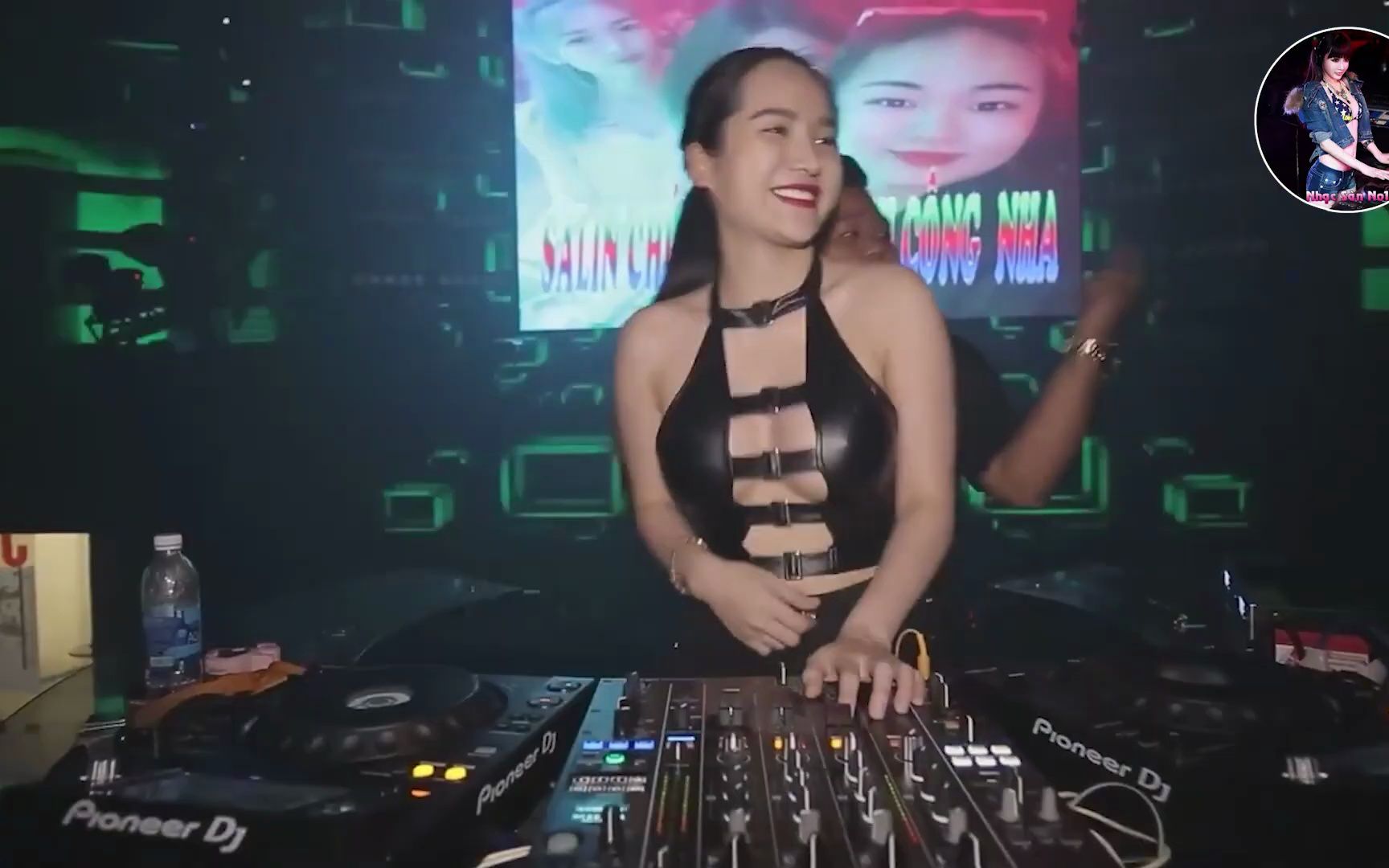 [图]越南酒吧，美女DJ