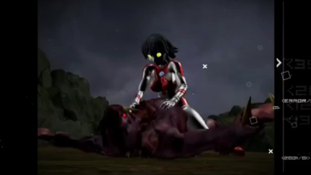 女奥特曼遭遇獠牙怪兽