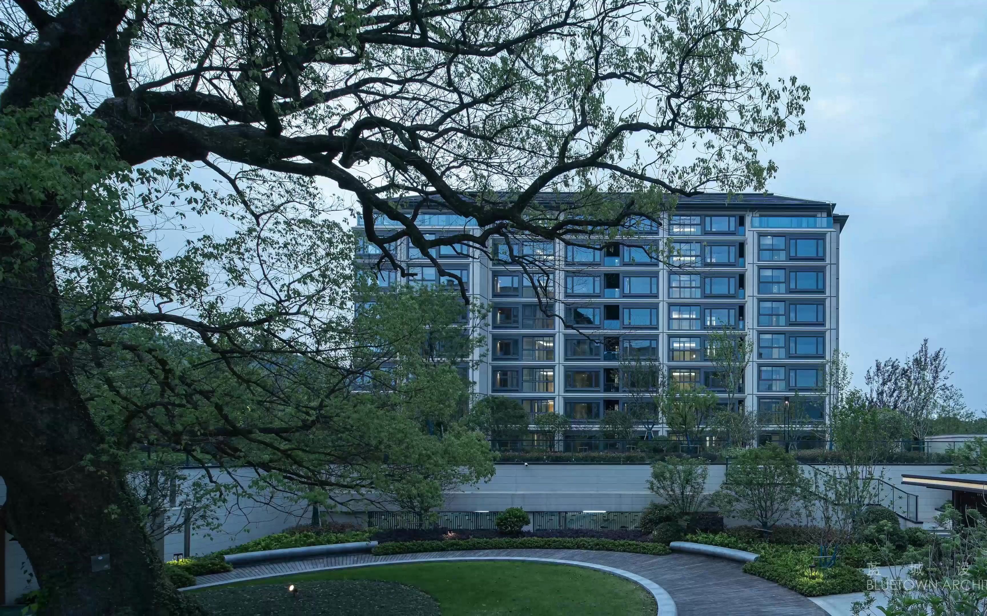 绿城&ba出品:住宅立面公建化里的模范生