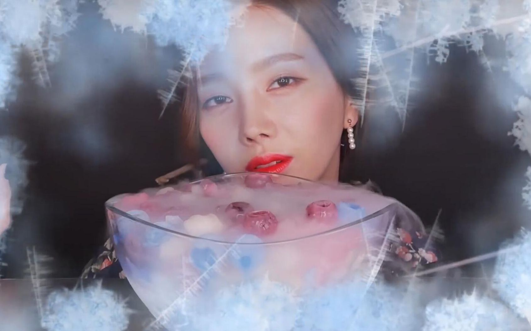 ssoyoung【中文字幕】章鱼姐化身冰雪女王~美不胜收