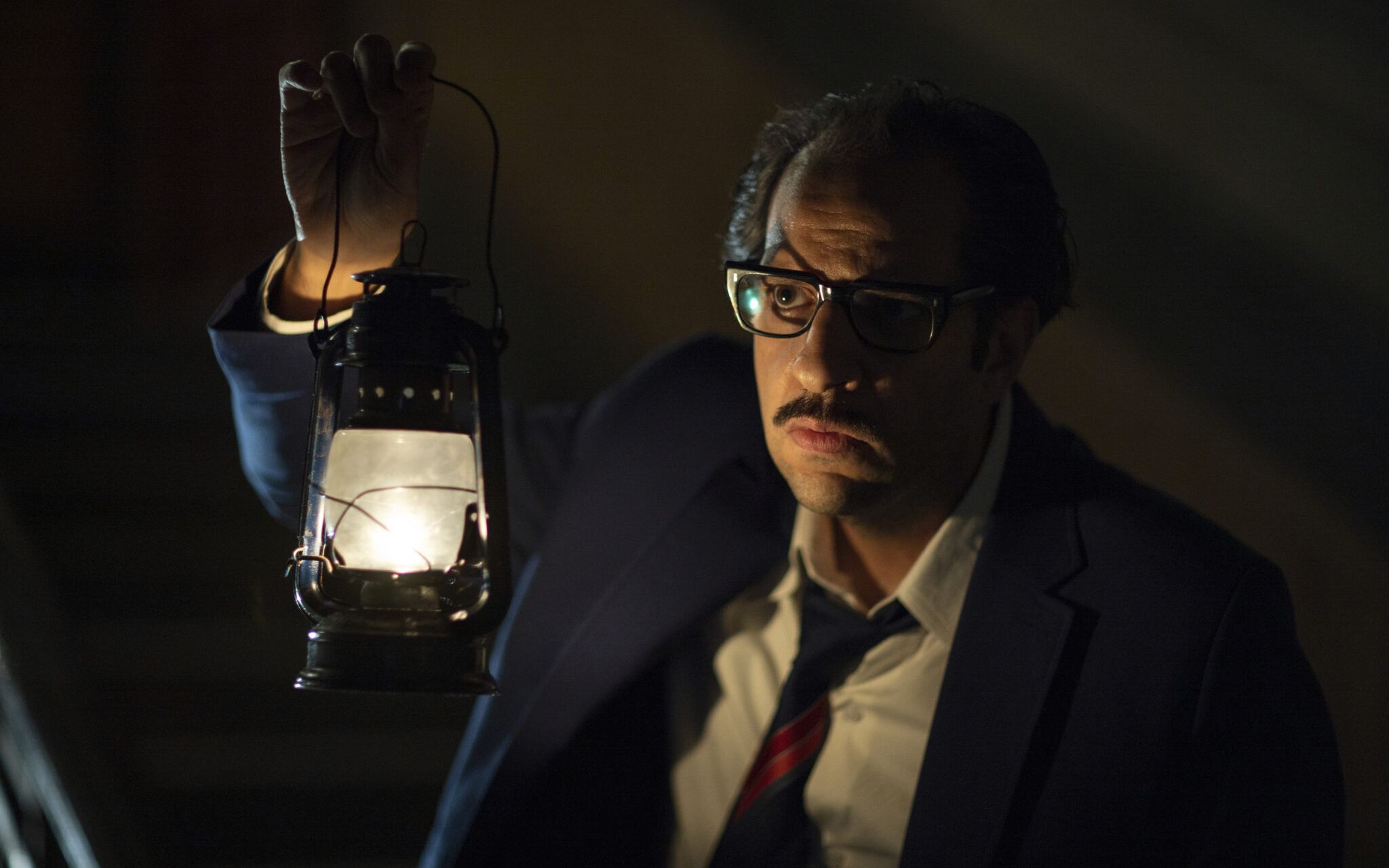 netflix恐怖剧集《灵异志》正式预告,一位教授饱受鬼魂的困扰…-毒瘤