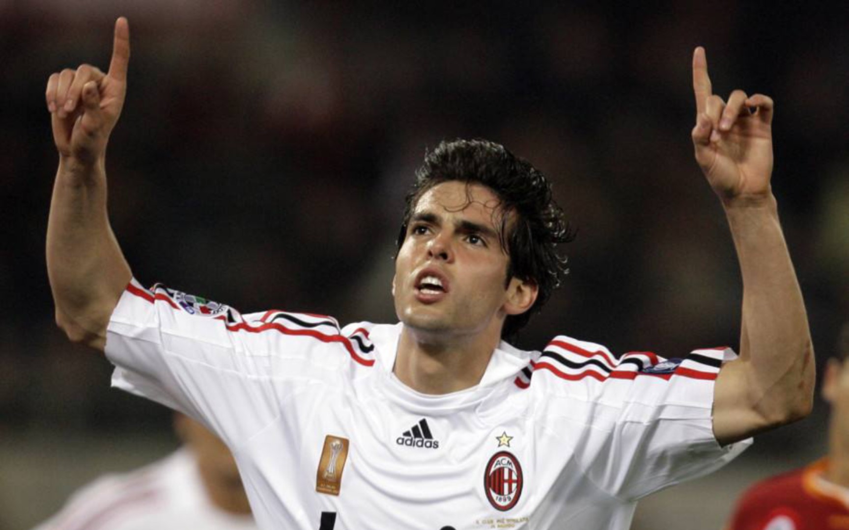 欣赏卡卡如何过掉曼联整个后防线!