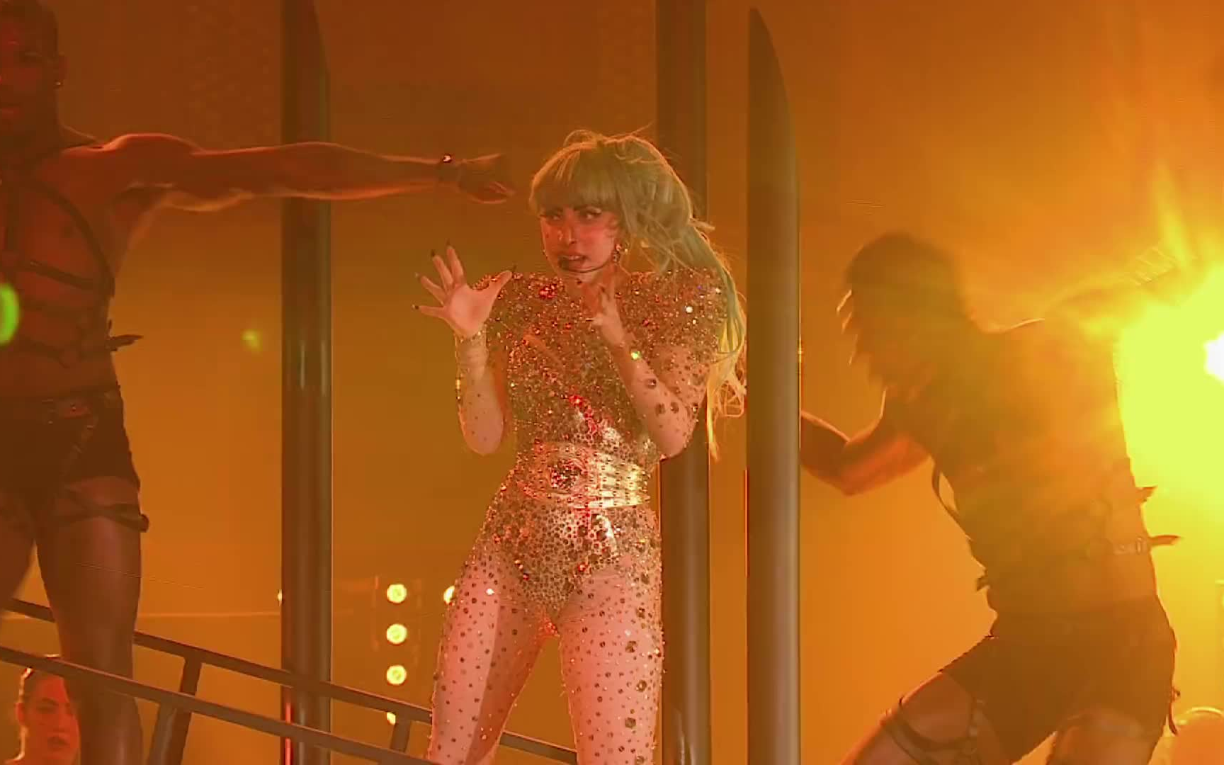 【双语字幕】【超清】 经典现场just dance 跟着lady gaga一起舞动吧