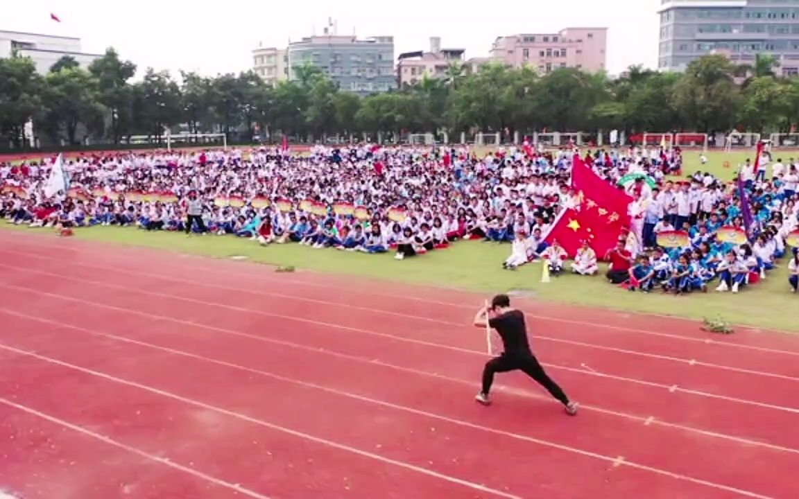 [图]【武术师】发扬传承中华武术，让更多少年了解学习中华武术，校园展示武术基本棍术