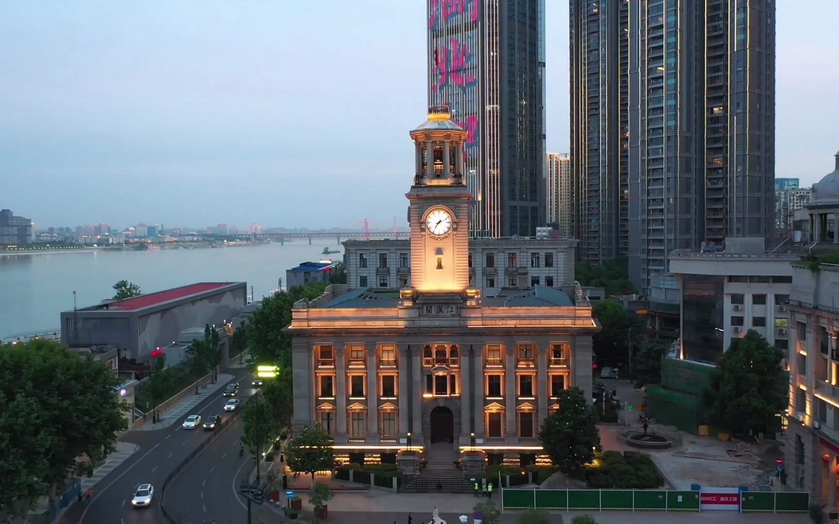 钟楼办公楼必备的亮化设计你还不知道吗