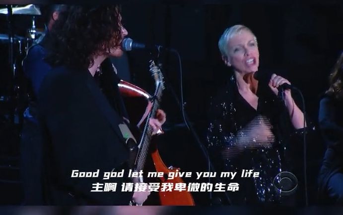 [图]【音乐现场】Hozier&AnnieLennox《TakeMeToChurch》第57届格莱美奖现场。