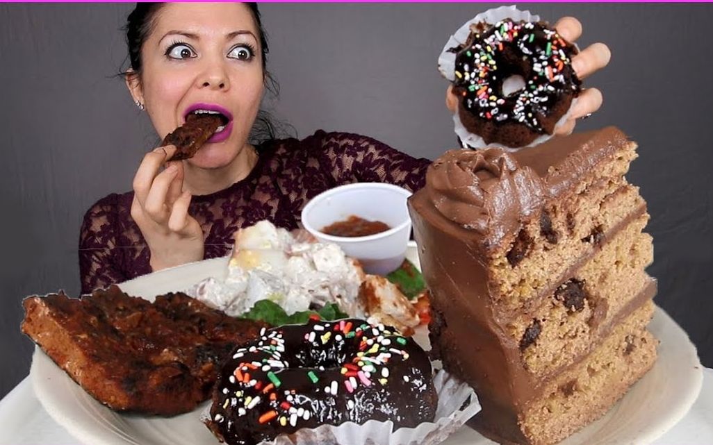 【divine munchies英语吃播】巧克力蛋糕,甜甜圈_哔哩哔哩_bilibili