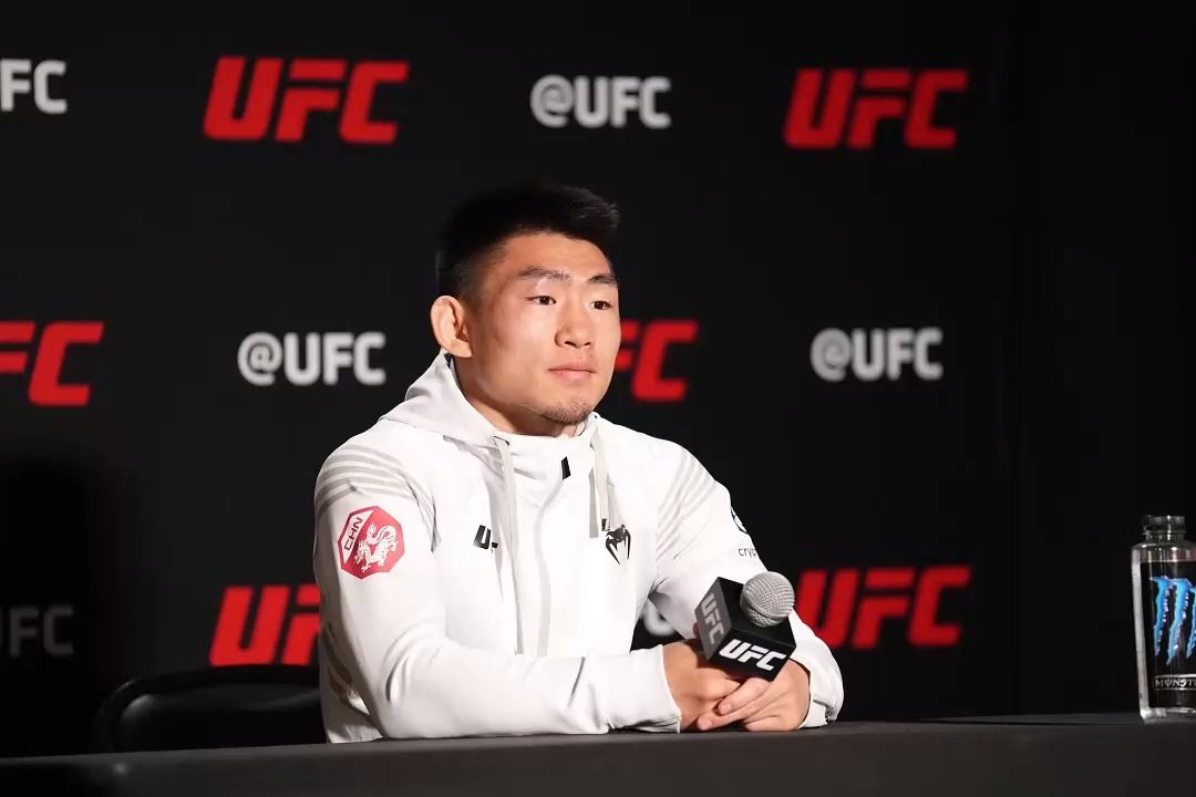 ufc格斗之夜头条主赛直播:宋亚东vs古铁雷斯(中文全程)高清视频