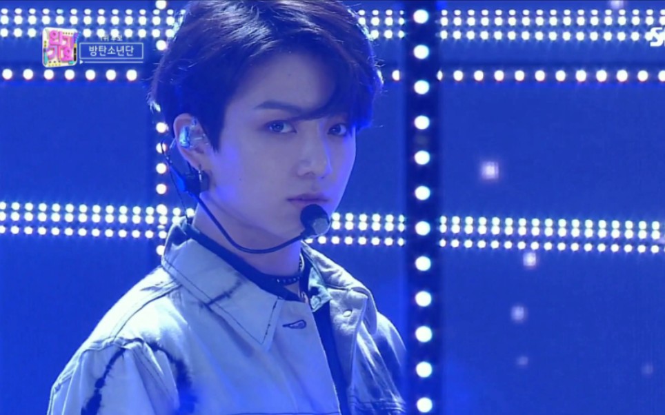 bts (防弹少年团) - fake love(180527 人气歌谣)